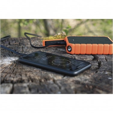 Logotrade Firmengeschenke das Foto: Xtorm XR201 Xtreme 10.000 mAh 20 W QC3.0 wasserdichte, robuste Powerbank mit Taschenlampe