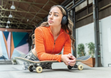 Logotrade werbemittel das Foto: Urban Vitamin Cupertino  ANC Kopfhörer aus RCS rPlastik