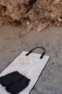 VINGA Volonne AWARE™ Strandmatte aus recyceltem Canvas, Anwendungsbild, cremefarben (1)