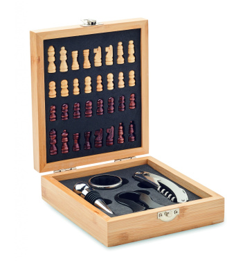 Weinset mit Schachspiel