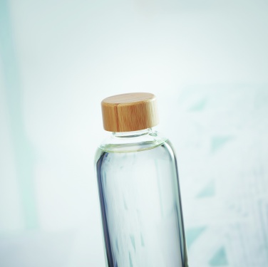 Logotrade werbemittel das Foto: Glasflasche mit Bambusdeckel 650 ml