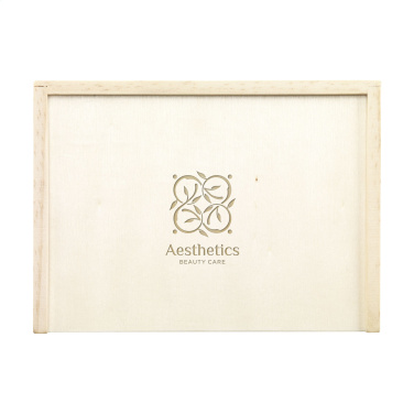 Logotrade werbemittel das Foto: Doppeldecks aus recycelten Spielkarten