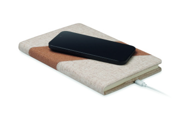Logotrade Werbegeschenke das Foto: A5-Notizbuch mit 15W-Ladegerät