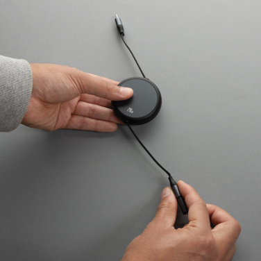 Logotrade Werbeartikel das Foto: Terra ausziehbares 240W 2-in-1 Kabel aus RCS rec. Aluminium