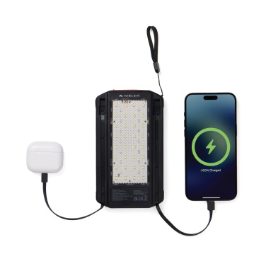 Logotrade Geschäftsgeschenke das Foto: Nordic Drift Titan 10.000mAh Solar Powerbank with 3 Panels
