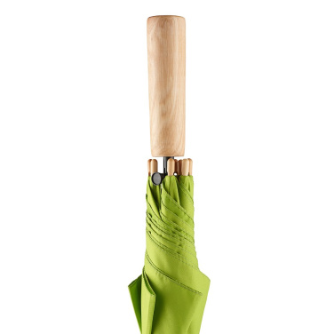 Logotrade Logogeschenke das Foto: FARE ÖkoBrella AC-Stockschirm mit rPET-Bezug und Holzgriff mit Logo