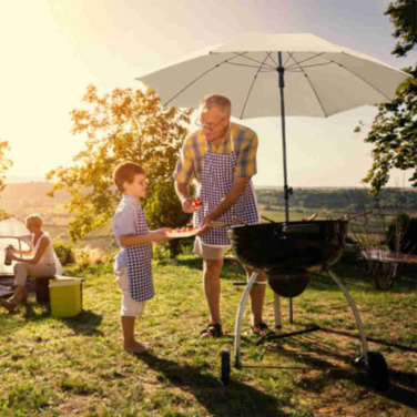 Logotrade Firmengeschenke das Foto: FARE® Sonnenschirm Parasol XL, Ø 235 cm mit Logo