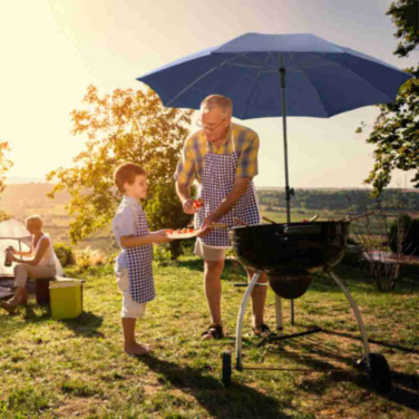 Logotrade Geschäftsgeschenke das Foto: FARE® Sonnenschirm Parasol XL, Ø 235 cm mit Logo