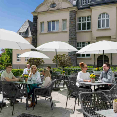 Logotrade werbemittel das Foto: FARE® Sonnenschirm Parasol XL, Ø 235 cm mit Logo