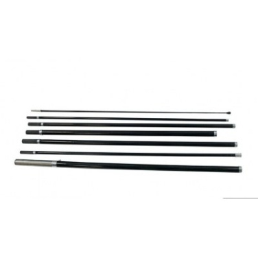 Mehrteiliger Glasfasermast einer Riesen-Beachflag in Einzelteilen
