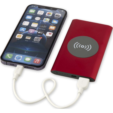 Juice 4000 mAh Type-C kabellose Powerbank aus recyceltem Aluminium – im Einsatz