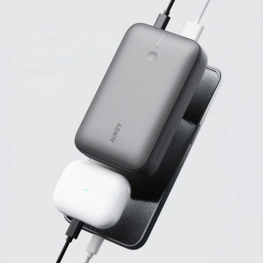 Powerbank 20000 mAh, Aukey, graphit, Produktbild (3)