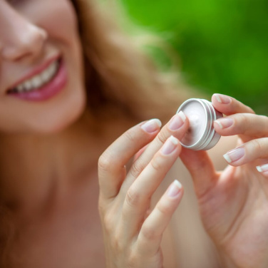 Runde Lippenbalsam-Dose aus recyceltem Aluminium, Silber, Produktbild (2)