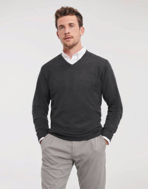 Herren-Strickpullover mit V-Ausschnitt, schwarz – Russell Collection (2)