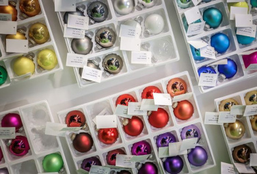 Glas-Weihnachtskugel 8 cm mit Logo – BASIC/BIG11, einfarbiger Siebdruck – Farbmuster von Glas-Weihnachtskugeln