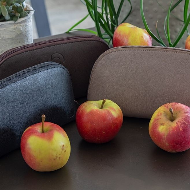 Logo trade promotional gifts image of: Apple Leather Toiletry Bag