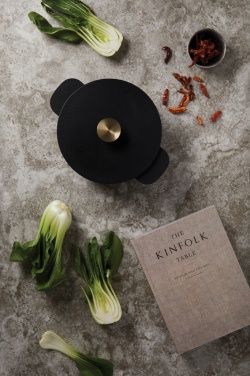 Logo trade promotional giveaways image of: Ukiyo cast iron pan medium