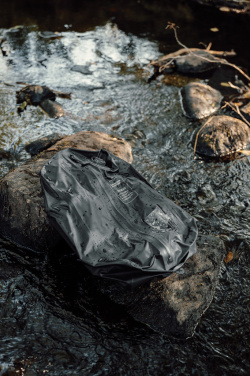 IPX8 Nordic Drift Trail vacuum bag in a wet outdoor setting