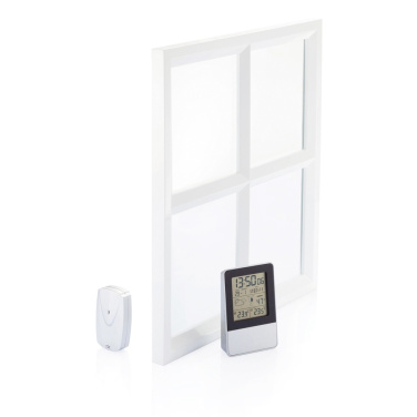 Indoor/outdoor weather station – on a windowsill, sensor outside the window