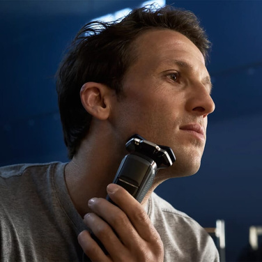 S7886|Philips Wet and Dry electric shaver, Black, product image (2)