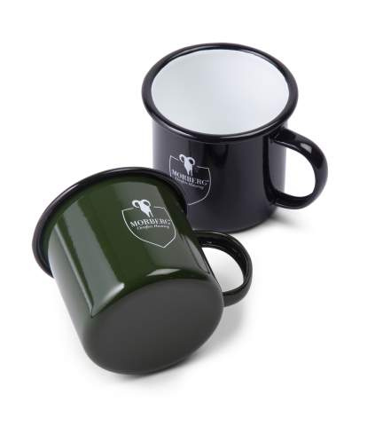 Enameled metal mug, Green – MORBERG by Orrefors Hunting (1)