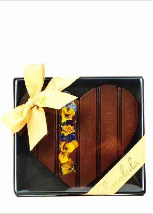 Dark chocolate heart with salted caramel filling, product image