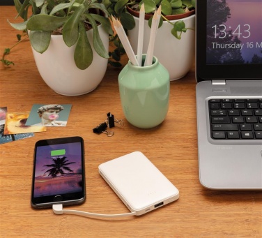Logo trade reklaamtoote pilt: Reklaamtoode: 5.000 mAh Pocket Powerbank with integrated cables, white