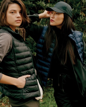 Logotrade reklaamtoote foto: Iqoniq Meru naiste taaskasutatud polüestrist vest