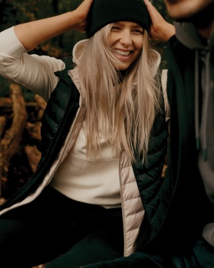 Logo trade firmakingi pilt: Iqoniq Meru naiste taaskasutatud polüestrist vest