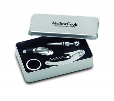 Logotrade ärikingi foto: Veinikomplekt plekkkarbis