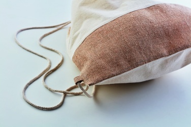 Logotrade reklaamtooted pilt: Pingutusnööriga kott džuudist detailidega