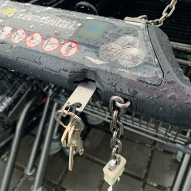 Logo trade ärikingi pilt: Võtmehoidja ostukorvi kiibiga STICKIT