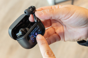 Logotrade reklaamkingituse foto: Airtune puutetundliku ekraaniga ANC kõrvaklapid