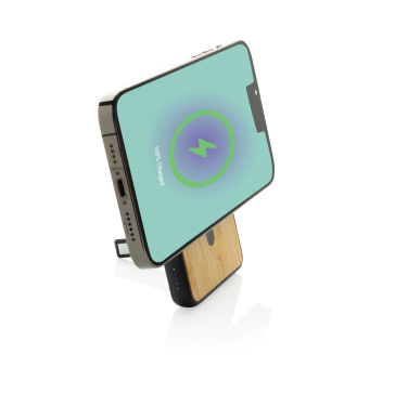 Logotrade firmakingituse foto: Zen RCS plastk 5000 mah 5W magnetiline bambusest akuank