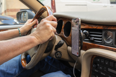 Logotrade reklaamtooted pilt: PowerCruze RCS plastikust 15W magnetiga laadija autohoidik