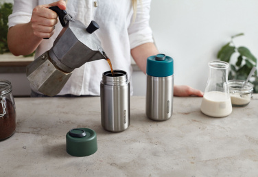 Black+Blum lekkekindel termotass roostevabast terasest 340 ml, oliivroheline – detailvaade 16