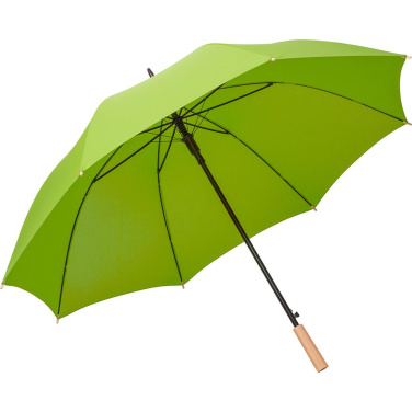 FARE ÖkoBrella automaatne golfivihmavari taaskasutatud PET-kattega ja puidust käepidemega logoga, laimiroheline (waterSAVE®) – detailvaade 2