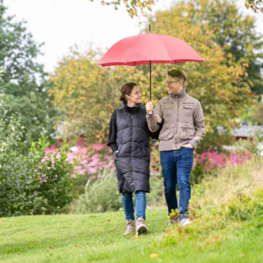 FARE ÖkoBrella automaatne golfivihmavari taaskasutatud PET-kattega ja puidust käepidemega logoga, punane (waterSAVE®) – detailvaade 10