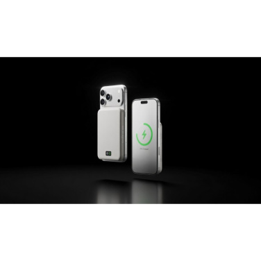 Solid Smile akupank telefoni seljal ja ekraanil juhtmevaba laadimise märk