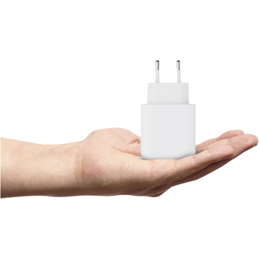 Xtorm XEC067 GaN² Ultra 67 W seinalaadija – kasutuses