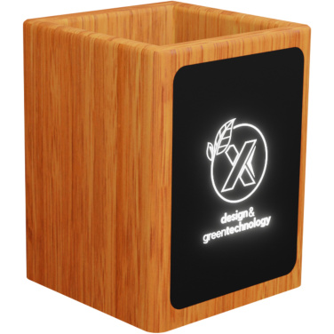 SCX.design O12 puidust helendava logoga pliiatsihoidja kahe USB-väljundiga, tootepilt