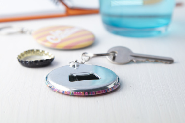KeyBadge Bottle – nööpnõelaga võtmehoidja, toote lisavaade 4