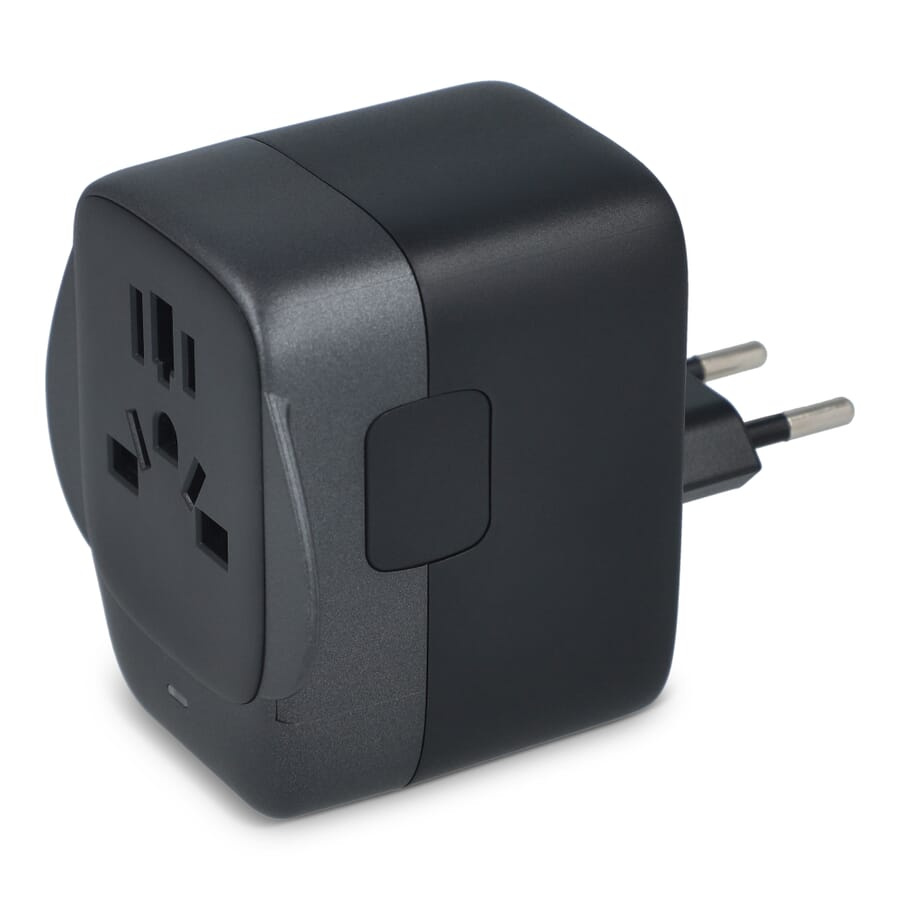 PowerPro reisiadapter on valmistatud taaskasutatud plastist, must, tootepilt (1)