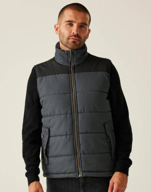 Altoona isoleeritud kehasoojendaja, must – Regatta Professional (2)