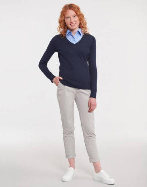 Naiste V-kaelusega kootud pullover, must – Russell Collection (4)