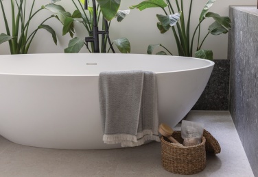 Logotrade mainoslahja tuotekuva: Ukiyo Hisako AWARE™ 4 vuodenajan pyyhe/viltti 100x180cm