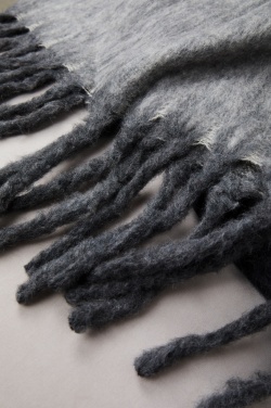 Logo trade liikelahjat mainoslahjat kuva: Vinga Saletto villasekoitehuopa