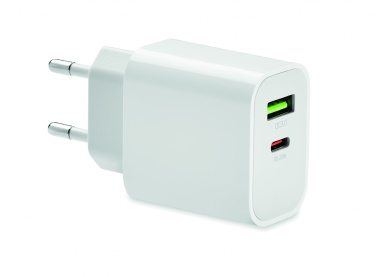 USB-laturi EU-pistokeella