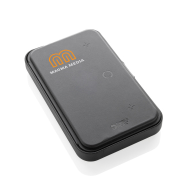 Logo trade mainoslahjat ja liikelahjat kuva: Swiss Peak RCS -matkalaukku, jossa on 3 in 1 -laturi