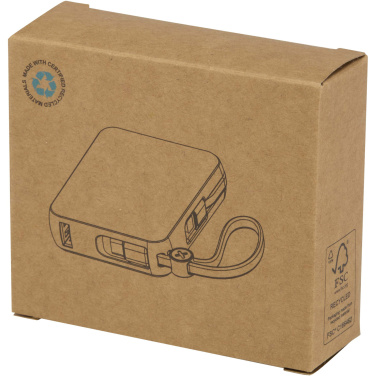 Logotrade mainoslahja tuotekuva: Acrux 10 000 mAh:n ja 35 W:n tablettivirtalähde, jossa sisäänrakennettu Type-C-kaapeli – valmistettu kierrätetystä muovista